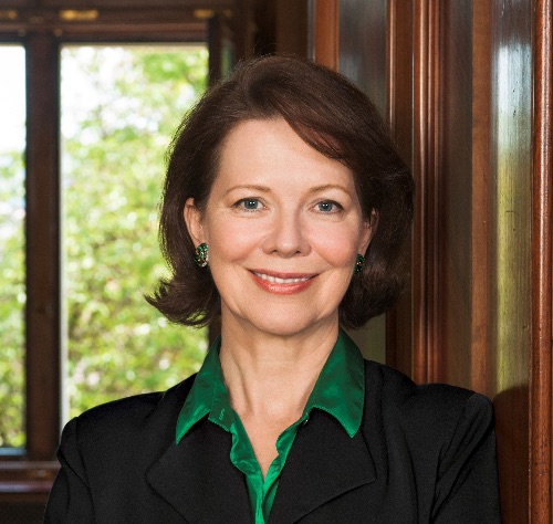 #182: Compelling Titles Make For Bold Statements - Lesley Stephenson