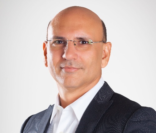 #219: From Quiet Engineer to Passionate Podcast Host – Cristóbal Colón